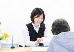 受付　女性(3)