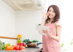 ã¿ãã¬ãããè¦ãªããæçãããå¥³æ§