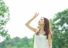 私服 女性 単独 背景有り (2) 私服 女性 単独 背景有り (2)