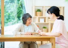 介護 女性 (5) 介護 女性 (5)