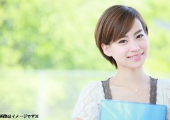 私服 女性 単独 背景有り (13) 私服 女性 単独 背景有り (13)