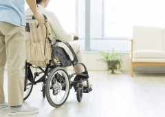介護 車いす 介助 介護 車いす 介助